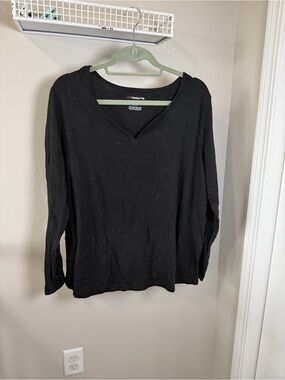 Liz Claiborne Black V-Neck Sleepwear Top
